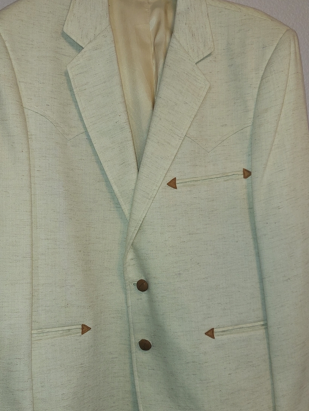 Circle S Western Wear. Cream Men's Blazer - Classic Two-Button Suit Jacket - Picture 9 of 11